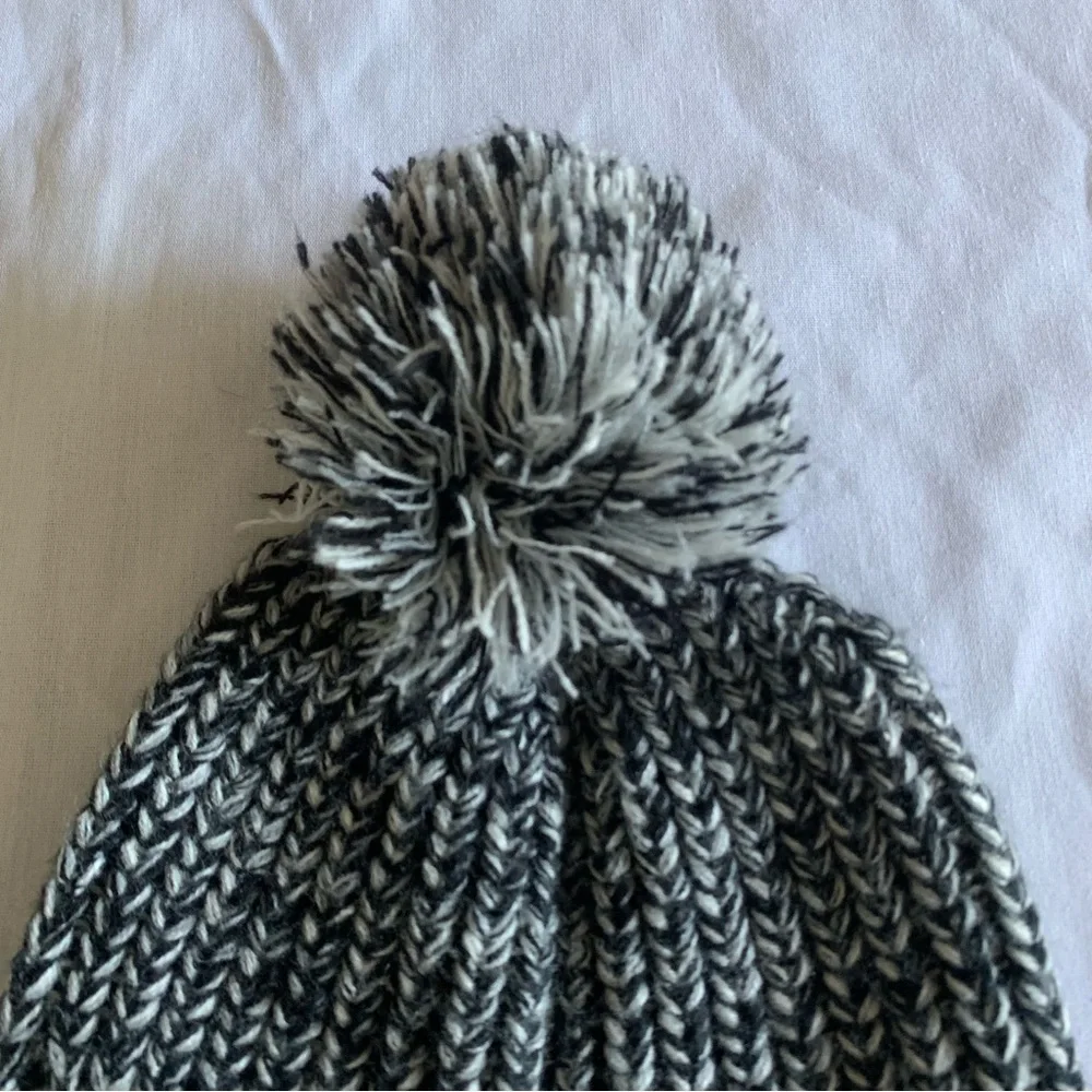 Rebecca Minkoff Beanie Hat Knit Marled Pom Pom Winter Warm Cozy Fireside Outdoor